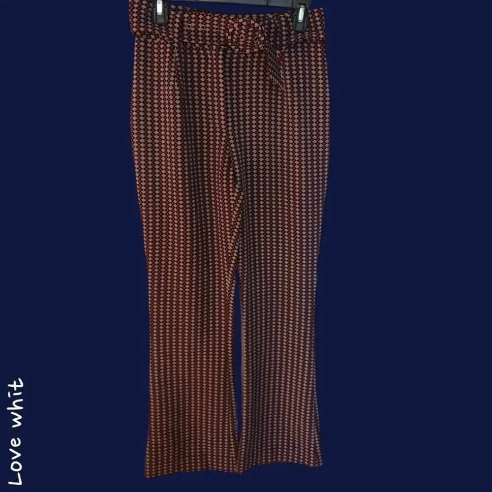 Love whit the runway pre loved geo printed pants size 2